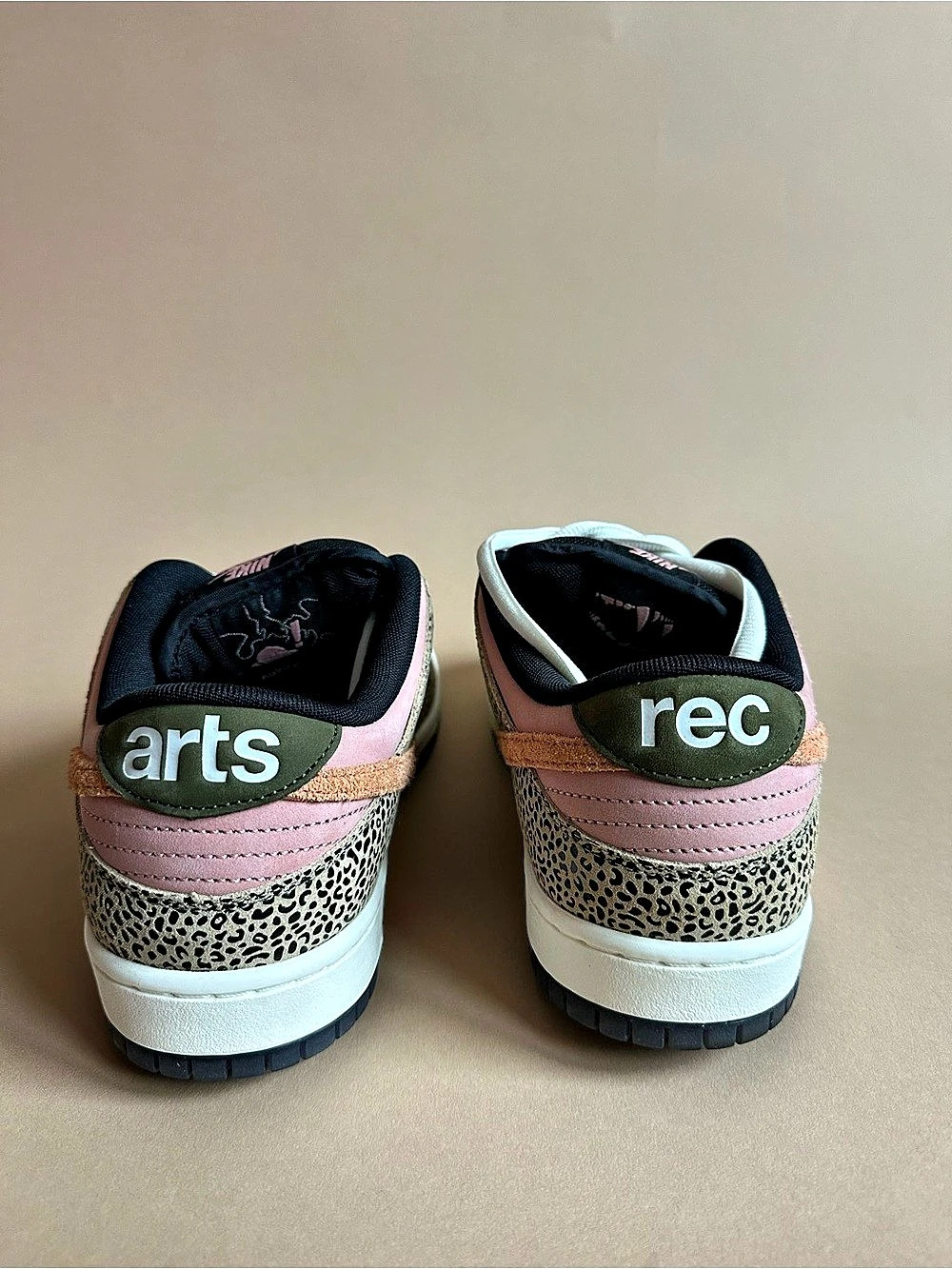 Arts-Rec x Nike SB Dunk Low Pro Safari Pink | Men’s 10.5 Like New OG Box EUC - Picture 5 of 16